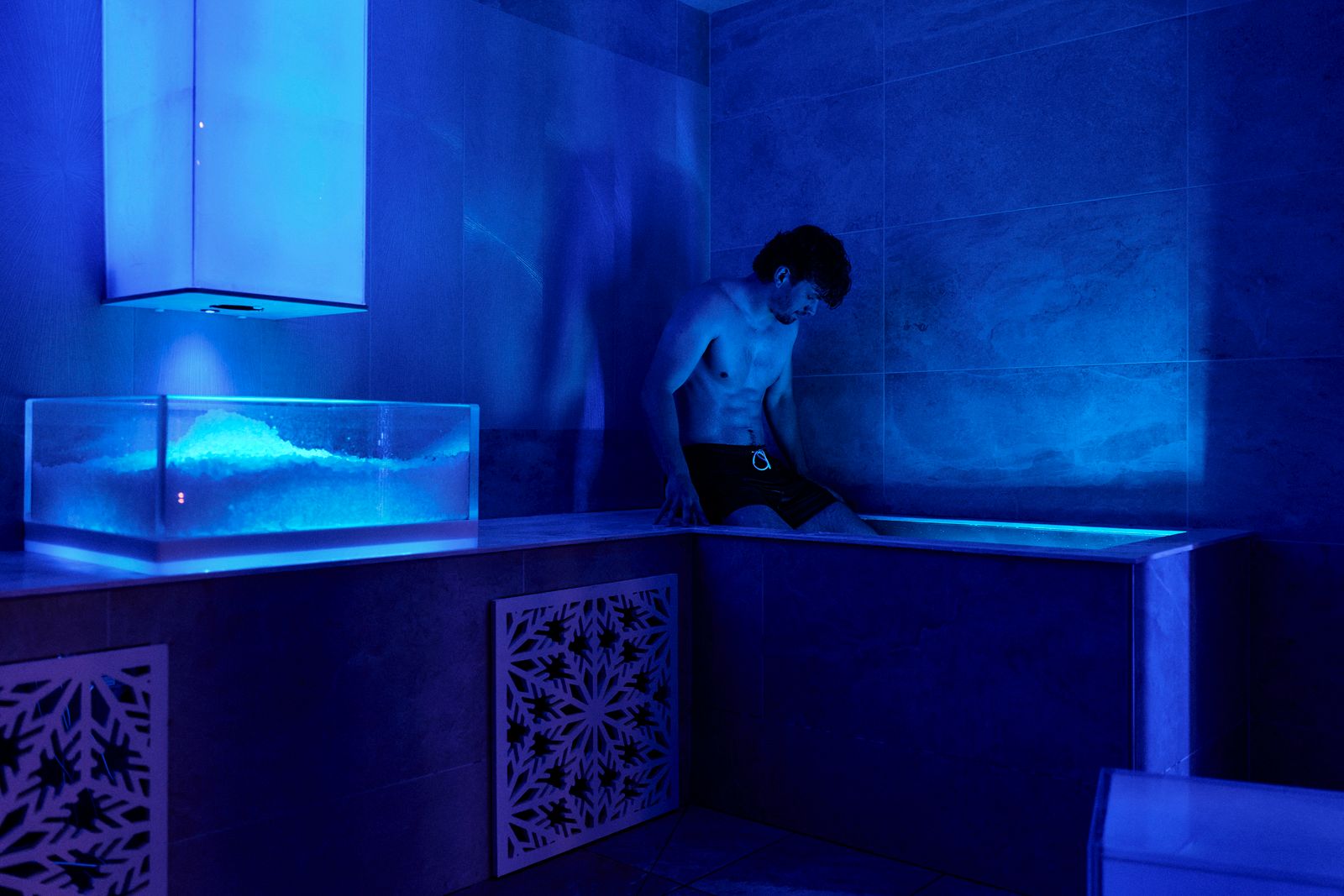 Contemporary cold room at Westminster Lodge designed for cooling, recovery, and thermal contrast therapy.